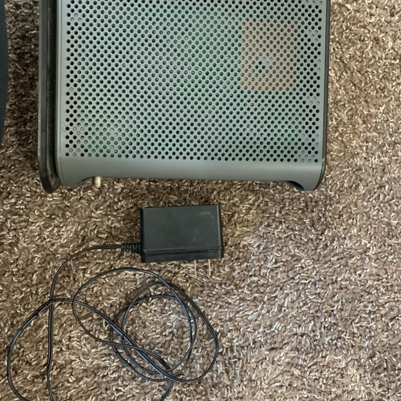 Motorola Cable Modem Plus Router 8X4 DOCSIS 3.0 N450 Model: MG7315 w/Power Cord - Picture 7 of 7